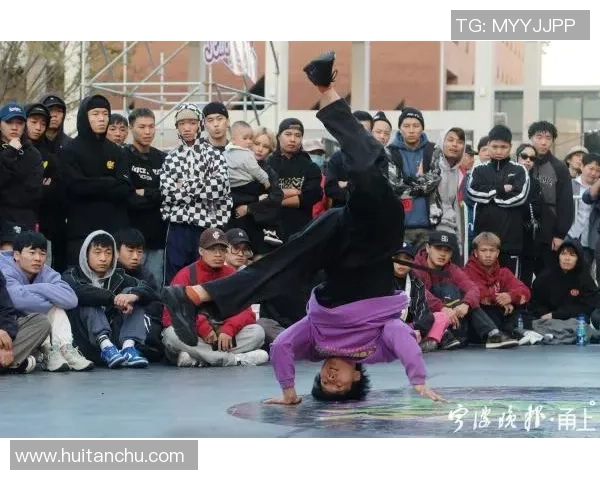 北京街舞队在攀岩联赛中的默契配合与精彩表现分析